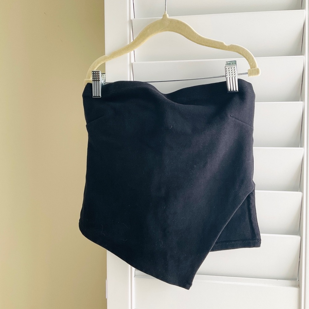 OAK + FORT Black Strapless Asymmetric Strapless Crop Top